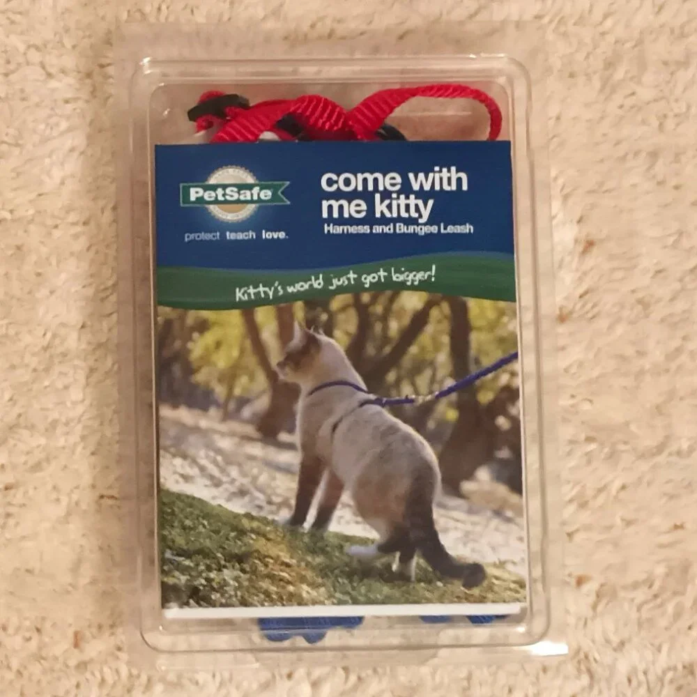 EUC~ PetSafe Come w/ Me Kitty Nylon Cat Harness & Bungee Leash + 1 Red Harness